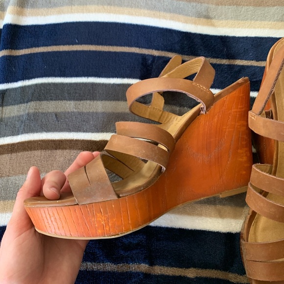 Lucky Brand Heels! I couldn’t find these online anywhere! Very cute😍 - Picture 2 of 4